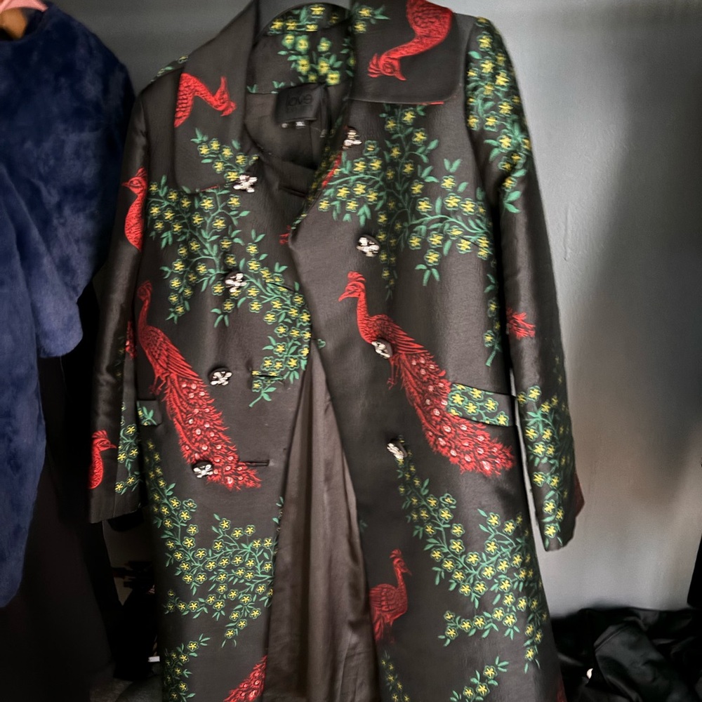FASHION FIT  Black Coat with Red Peacocks - Picture 2 of 6